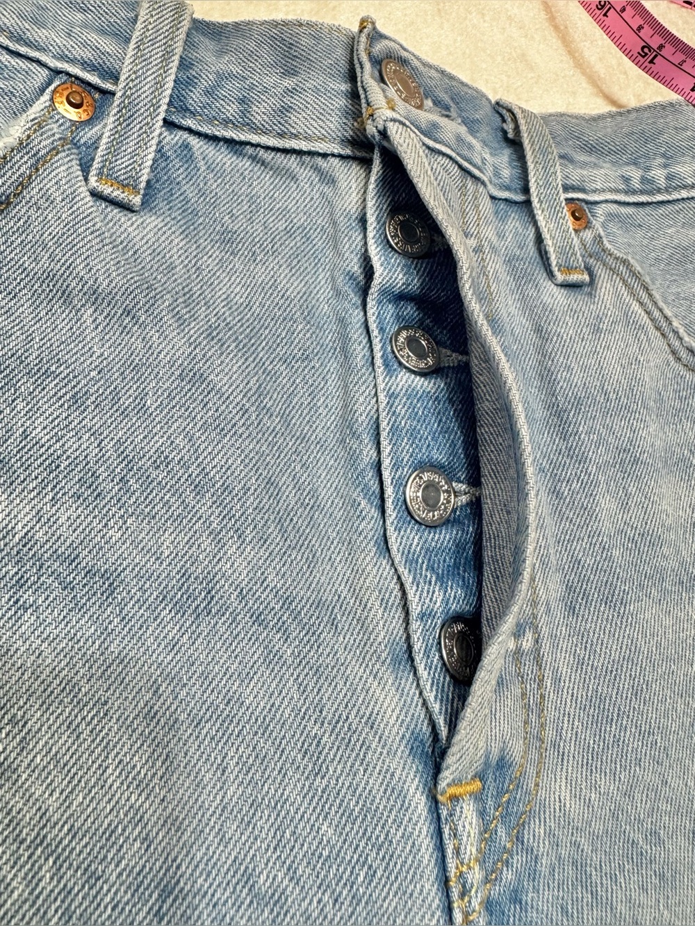 Levi's Original 501 Light Blue High-Rise Cutoff Denim Shorts Size 28 - Picture 5 of 13